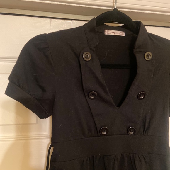 Cute Black Front Button Detail Top - Picture 2 of 2